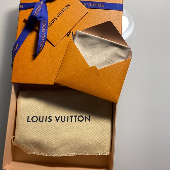 Louis Vuitton Monogram Canvas iPhone X Folio Case - Picture 9 of 9